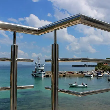 Sea Reflections Apartment *