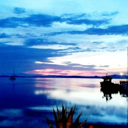 Apartment Sea Reflections *