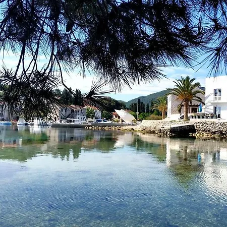 Sea Reflections Žman