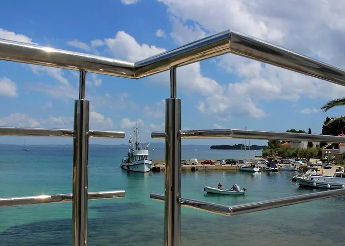 Sea Reflections Apartment *