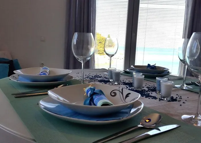 Sea Reflections Žman