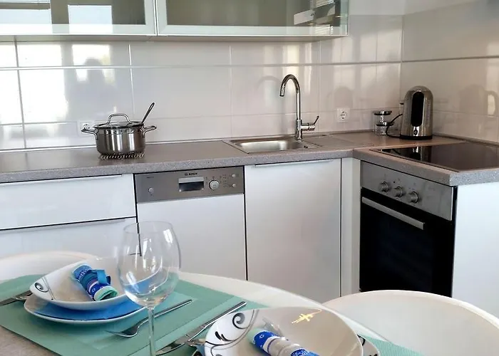 Sea Reflections Žman