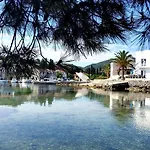 Sea Reflections Žman